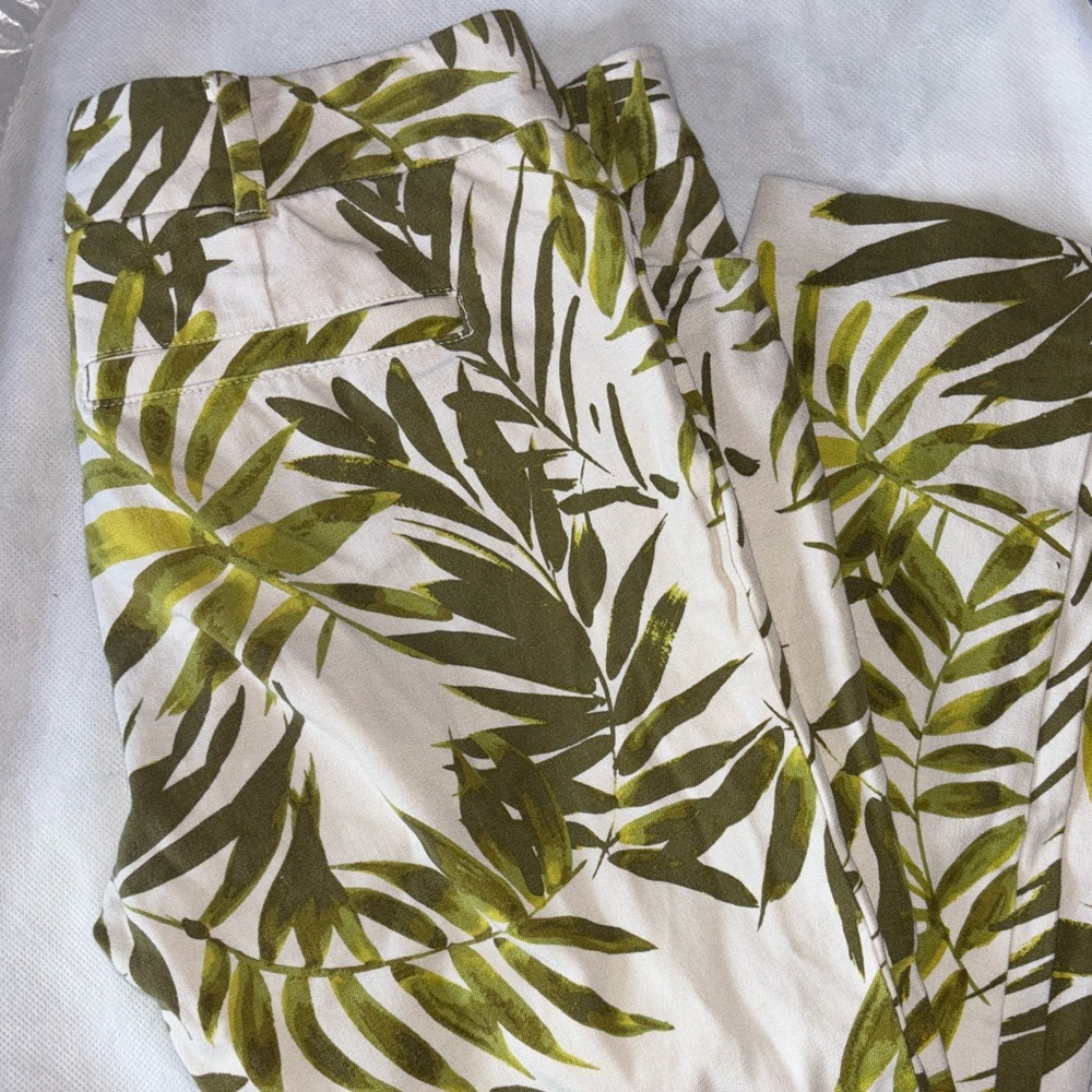 New York & Company Green Leaf Print Pants Size 6 - Picture 9 of 9